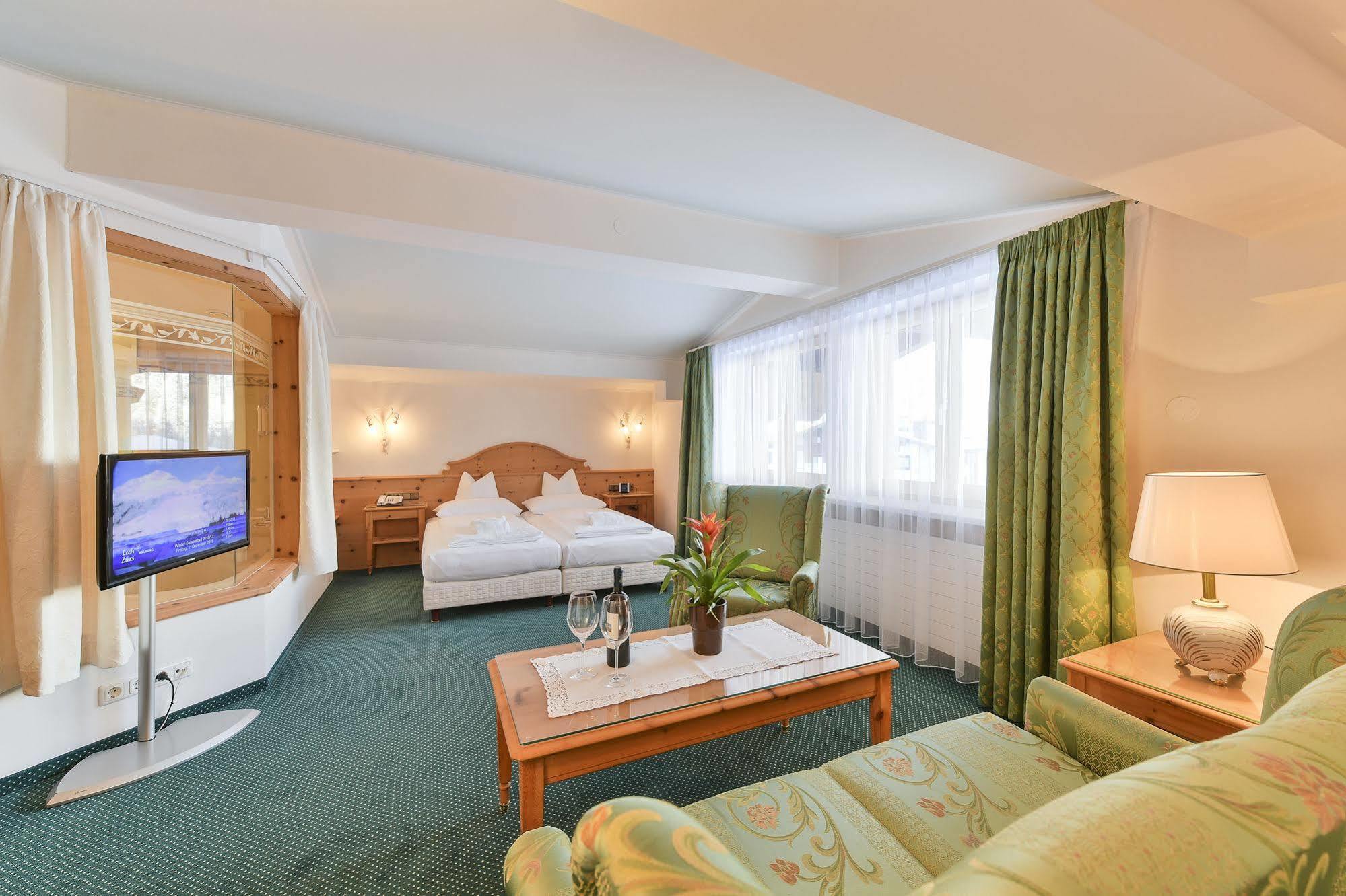 Hotel Schwarzwand Лех ам Алберг Екстериор снимка