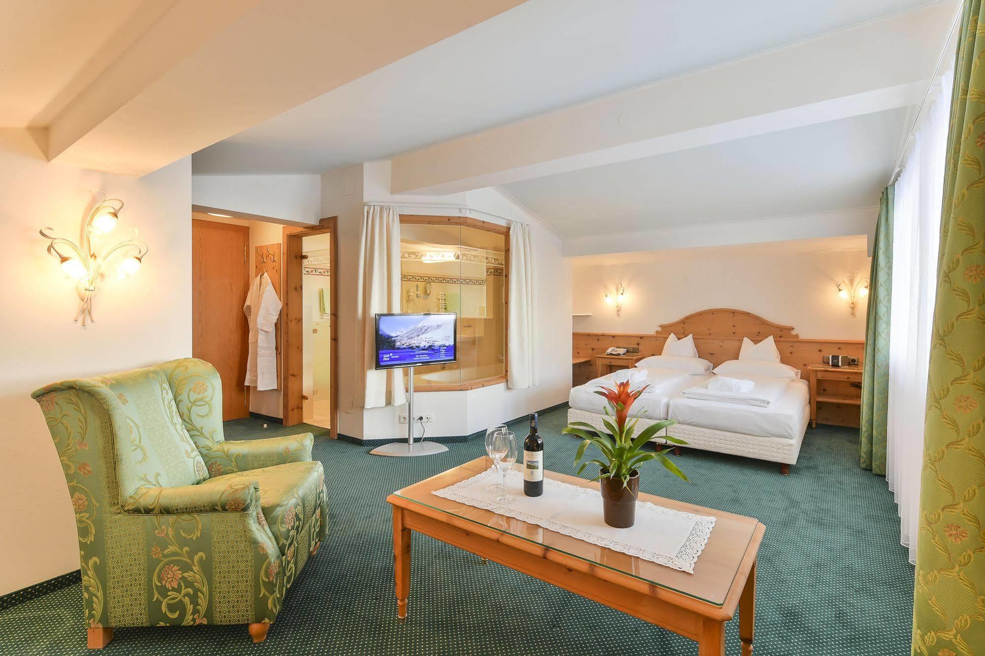 Hotel Schwarzwand Лех ам Алберг Екстериор снимка